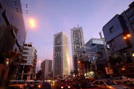 Image du Maroc Professionnelle de  Le Casablanca Twin Center est situé sur le Boulevard Zerktouni, ce quartier fait partie du centre moderne de la ville,  Samedi 10 Février 2007. (Photo / Abdeljalil Bounhar) 